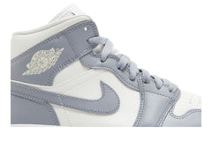Wmns Air Jordan 1 Mid 'Stealth' view 2