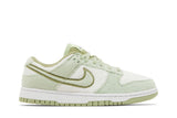 Nike Wmns Dunk Low SE 'Fleece - Honeydew' view 1