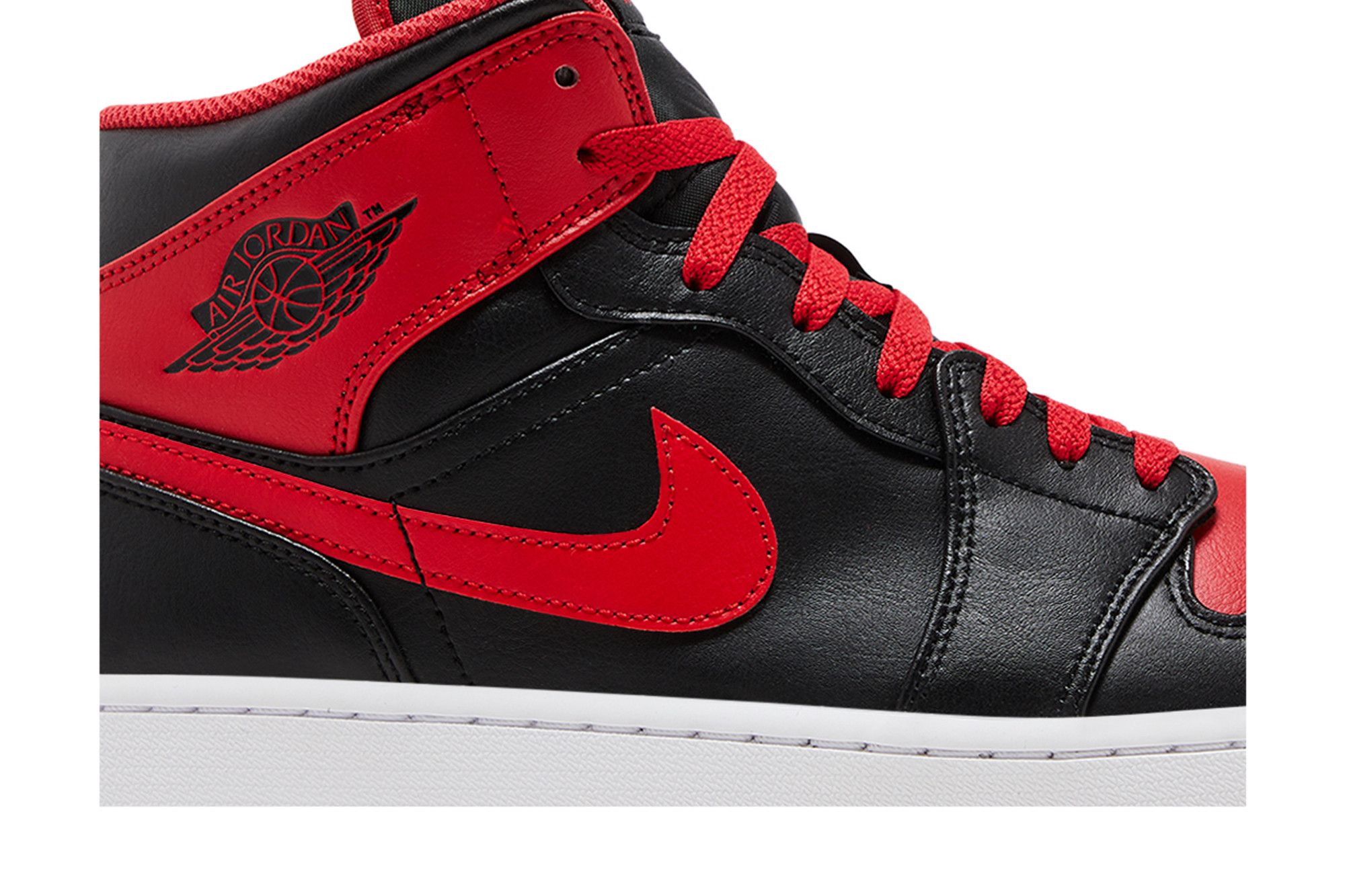 Air Jordan 1 Mid 'Bred' | Retailer