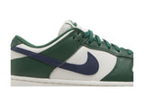 Nike Wmns Dunk Low 'Gorge Green' view 2