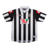 Juventus 2001-02 Home Shirt (#1) view 1