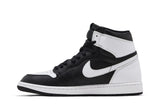 Air Jordan 1 Retro High OG 'Black White 2.0' view 3