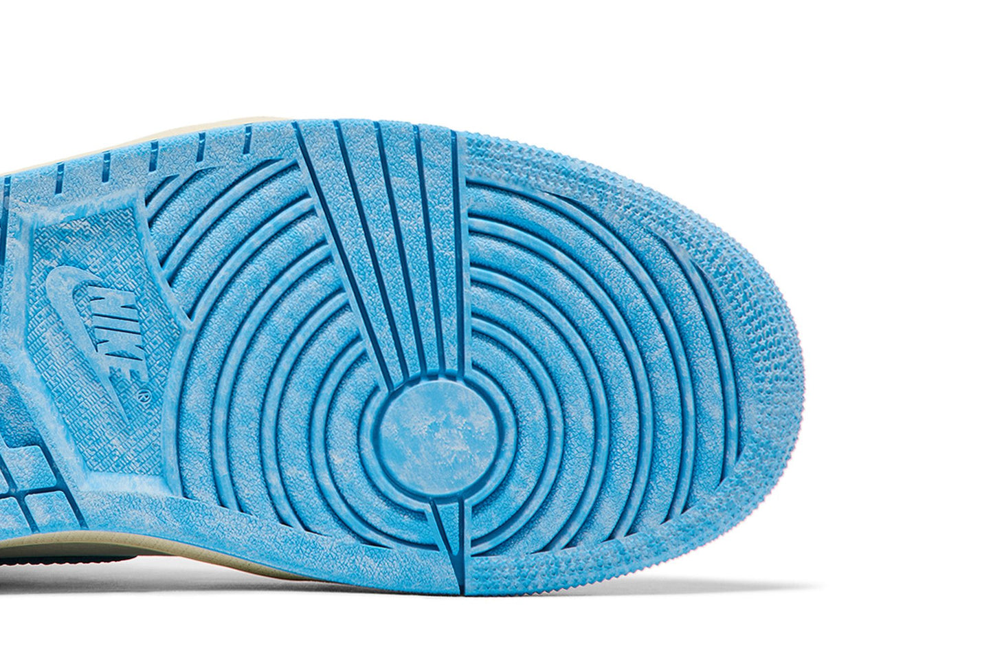 Air Jordan 1 Retro High OG 'UNC Reimagined' (image 6 of 8)