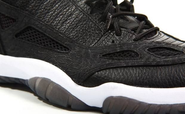 Air Jordan 11 Retro Low IE 'Black Charcoal Red' 2011 (image 4 of 6)