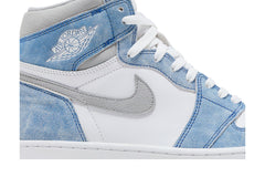 Air Jordan 1 Retro High OG 'Hyper Royal' view 2