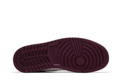 Air Jordan 1 Retro High OG 'Bordeaux' view 4
