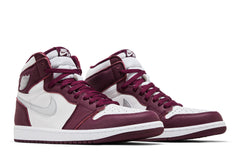 Air Jordan 1 Retro High OG 'Bordeaux' view 8