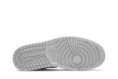 Air Jordan 1 Retro High OG 'Stage Haze' view 4