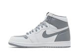 Air Jordan 1 Retro High OG 'Stealth' view 3
