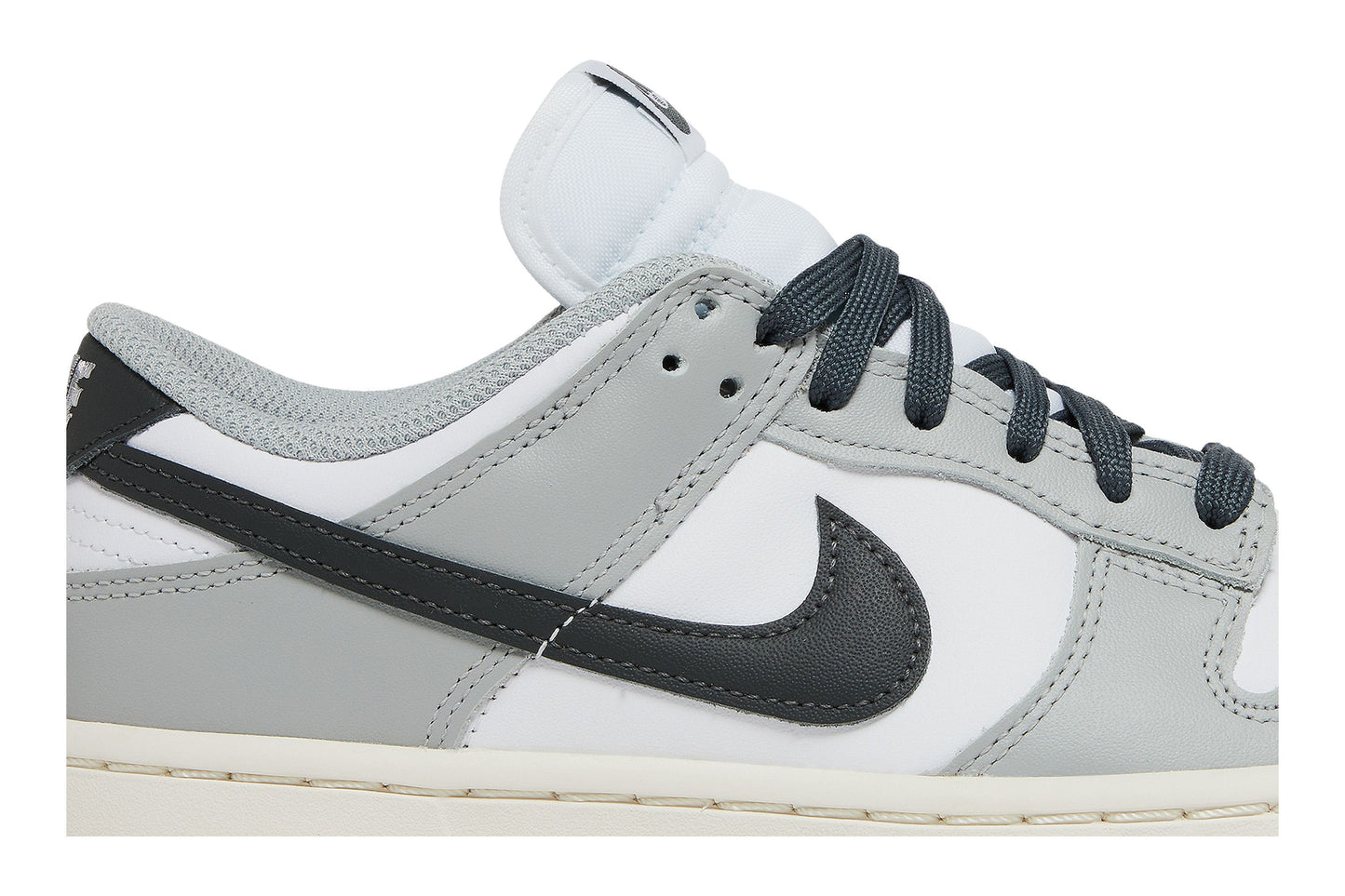 Nike Wmns Dunk Low 'Light Smoke Grey'