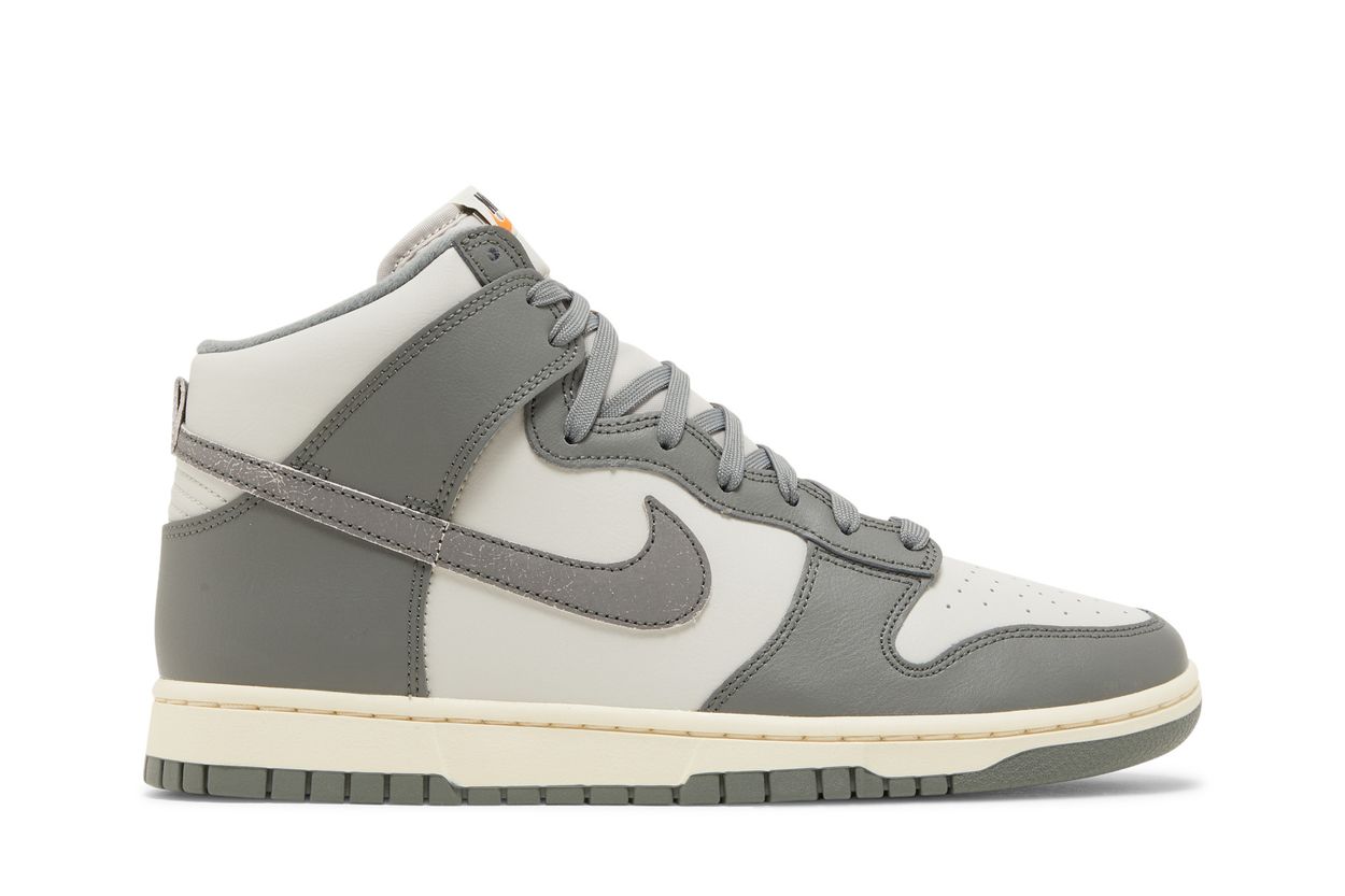 Nike Dunk High SE 'Light Bone'