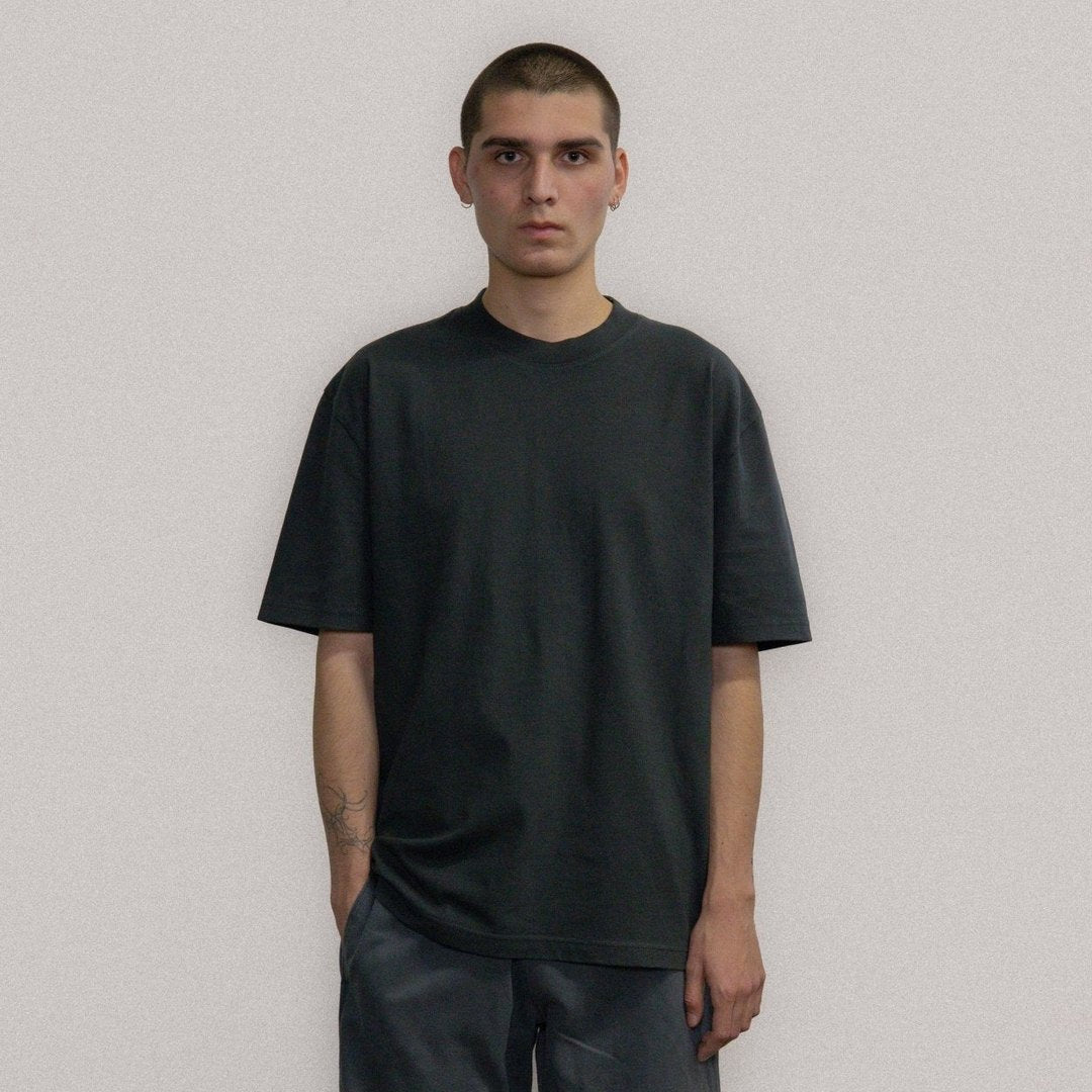 Yeezy Gap by Balenciaga T恤 worn by model