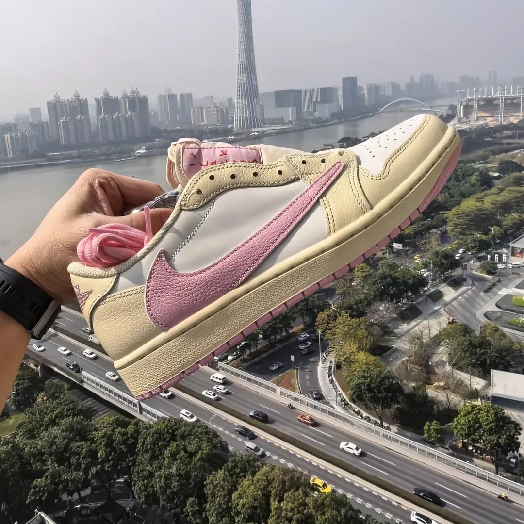 Travis Scott x Air Jordan 1 'Pink'